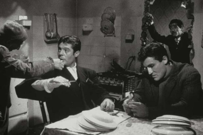 Tentano il colpo ma finiscono in sala mensa