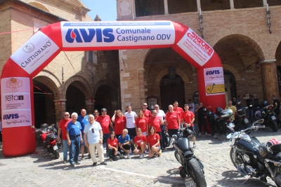 Castignano - Decine di motociclisti in paese per ricordare Marco e Paola, vittime di Rigopiano