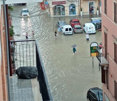 Il maltempo annuciato si abbatte sulla Città, strade allagate e traffico in tilt