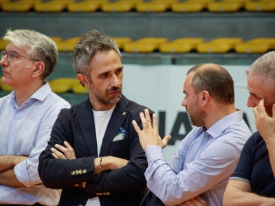 Tante istituzioni locali al fianco della Yuasa Battery al lavoro per la Superlega