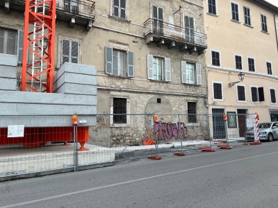 Ascoli Piceno - Troppi cantieri dormienti in centro storico, protestano i residenti