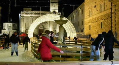 Pattinaggio inclusivo ad Ascoli Piceno con pedane per carrozzine