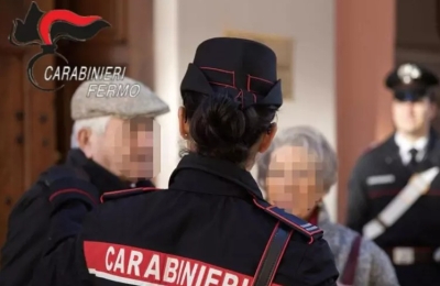 Finte carabiniere si fanno consegnare gioielli, arrestate due donne napoletane