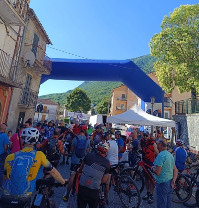 Tutti pazzi per la Cicloturistica degli Ulivi, successo per la prima edizione dell'evento