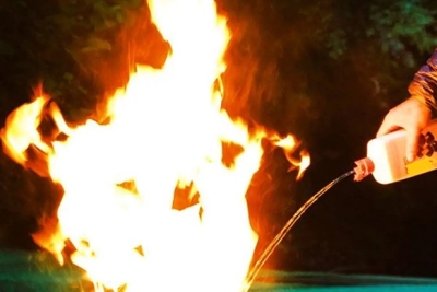 Getta alcol sul fuoco per accendere il camino: anziano di Roseto si ustiona gravemente