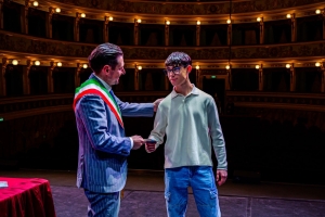Consegnata una copia della Costituzione ai neo maggiorenni ascolani