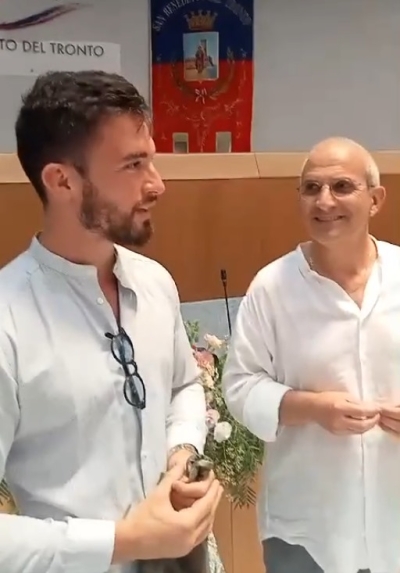 Il pluricampione mondiale di kickboxing e muay thai Jordan Valdinocci accolto dal vicesindaco Antonio Capriotti