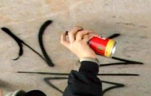 Scritte offensive e persecutorie nei confronti di una ragazza minore, individuato il presunto autore