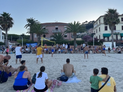 In piena attività la nuova beach volley zone