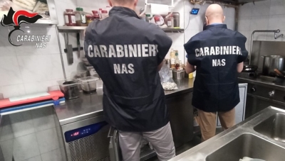 Violazioni alla sicurezza alimentare, sospesa una gastronomia