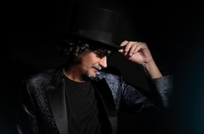 Una grande serata in Piazza Piacentini. La qualità musicale di Sergio Cammariere e la felicità di un concerto davvero raffinato nel cuore antico di San Benedetto