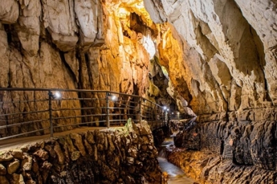TURISMO: LE GROTTE DI STIFFE A BTM DI BARI, 