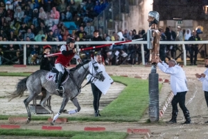 Ascoli Piceno - Quintana spettacolare, macchiata per&ograve; da insulti e atti vandalici