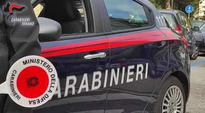Tenta di colpire i Carabinieri brandendo una tenaglia, arrestato