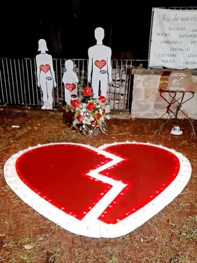 Arquata del Tronto, freddo e commozione nella notte del ricordo