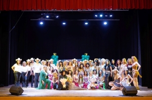 Successo per lo spettacolo di fine stagione corsistica delle Sirene del Nilo complice la partecipazione della performer di burlesque Veruska Puff