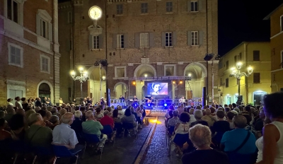 MArCHESTORIE Show: poesia, borghi e musica con Alberto Bertoli, Roberta Giallo, Giacomo Recchioni e Alessandro Mosc&egrave;