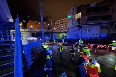 Esercitazione della protezione civile con treno deragliato in galleria