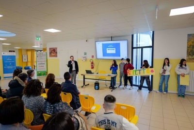 Contro il bullismo, ad Ascoli inaugurata Panchina Gialla n. 125