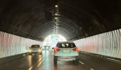 Auto contro un tir in galleria in A14 ad Ancona, deceduta una donna