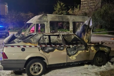 Furgone e auto in fiamme a Fermo, ipotesi di un atto doloso