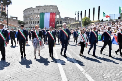 Festa della Repubblica, il Presidente del Consiglio Nazionale Anci Marco Fioravanti apre il corteo ai Fori Imperiali