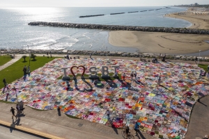 Il filo rosso di Viva Vittoria continua a unire i territori: il 19 ottobre l&rsquo;installazione collettiva arriva a Castignano