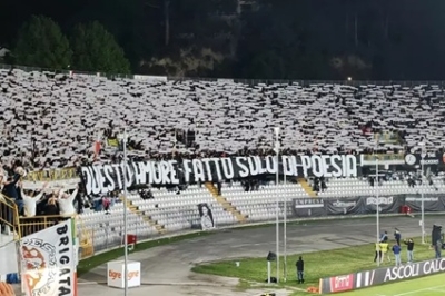 Daspo di tre anni ad un tifoso dell'Ascoli Calcio per lancio di materiale esplodente