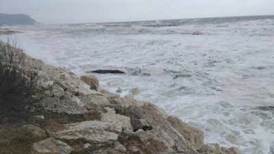 Maltempo, forti raffiche di vento e mareggiata a Porto Recanati