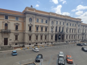 Sigilli al Delfico, al via i ricorsi alla Procura e al Consiglio di Stato. Individuati, intanto, i siti possibili per la costruzione della scuola &ldquo;jolly&rdquo;