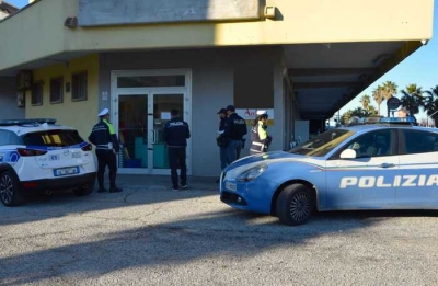 Ritrovo per pregiudicati, sigilli del questore al bar
