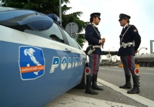 Uomo vaga in stato confusionale dall'A14 alla Statale, tratto in salvo