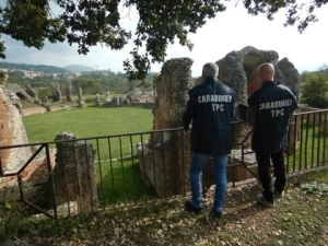 I Carabinieri del Nucleo Tutela Patrimonio Culturale dell&rsquo;Aquila restituiscono due colonne tortili che adornavano l&rsquo;altare centrale della Chiesa rubate negli anni 90