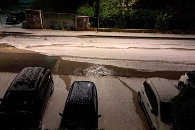 Forte grandinata durante la notte ad Ancona, alcune strade imbiancate