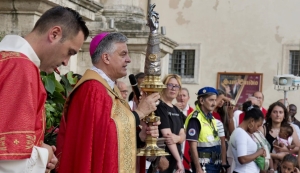 Ascoli Piceno - L'omaggio della citt&agrave; a Sant'Emidio: centro invaso da migliaia di persone