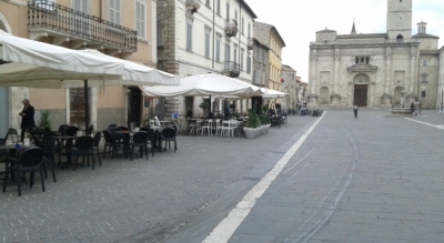 Ascoli Piceno - Arredo urbano, scattano le nuove regole per i dehors in centro storico