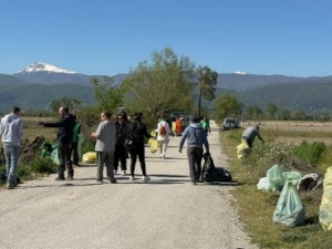 Volontarie e associazioni raccolgono ingombranti e rifiuti nella Giornata Ecologica del Fucino