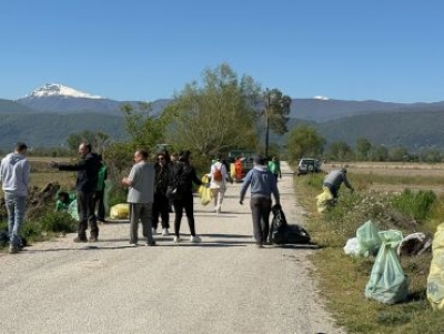Volontarie e associazioni raccolgono ingombranti e rifiuti nella Giornata Ecologica del Fucino
