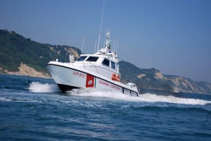 Si sente male a bordo del traghetto, soccorso da una motovedetta
