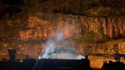 Ascoli Piceno - Dardust dal vivo alla Cava Giuliani, spettatori incantati