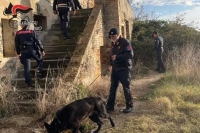 Occupano abusivamente un casolare, denunciati due uomini