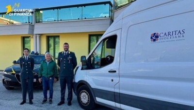 Battuta di pesca illegale, il pesce sequestrato dalla Finanza è stato donato alla Caritas Diocesana