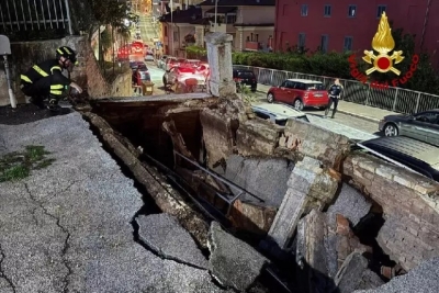 A Macerata crolla pianerottolo di una scalinata pubblica