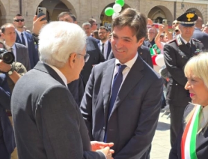 25 APRILE, MATTARELLA A SAN SEVERINO MARCHE: MEMORIA, LIBERT&Agrave; E DIFESA DELLA DEMOCRAZIA AL CENTRO DELL&rsquo;INTERVENTO DEL PRESIDENTE ACQUAROLI