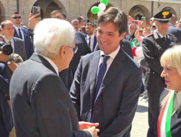 25 APRILE, MATTARELLA A SAN SEVERINO MARCHE: MEMORIA, LIBERT&Agrave; E DIFESA DELLA DEMOCRAZIA AL CENTRO DELL&rsquo;INTERVENTO DEL PRESIDENTE ACQUAROLI