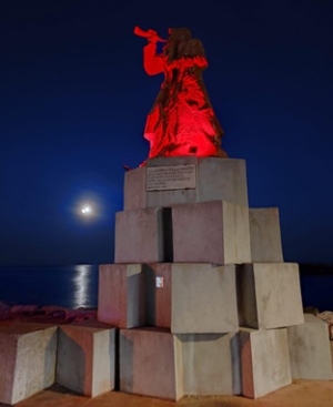 Donazione degli organi, Teatro Concordia e monumento al Pescatore si illuminano di rosso