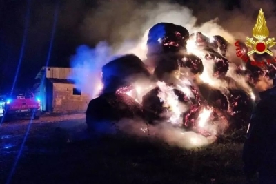 Nubifragio nelle Marche, salvati mamma e figlio bloccati in auto