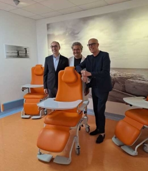 Banca del Piceno dona 12 poltrone al reparto di geriatria dell'ospedale "Madonna del Soccorso"