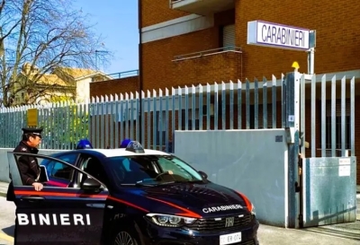 Fingono di voler comprare casa e rubano a un'anziana, denunciate