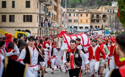 In migliaia a Offida per il Bove Finto